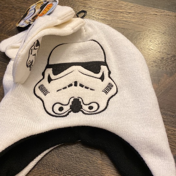 Star Wars toddler Winter Hat and Mitten set. - Picture 2 of 9